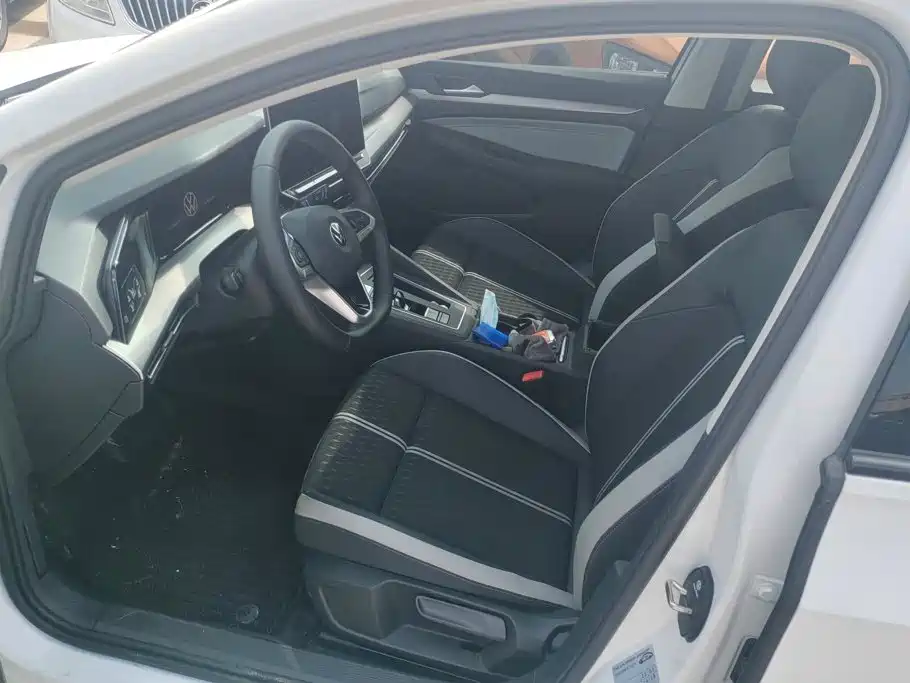 Volkswagen Golf 2026 2025 Facelift 300TSI Pro
