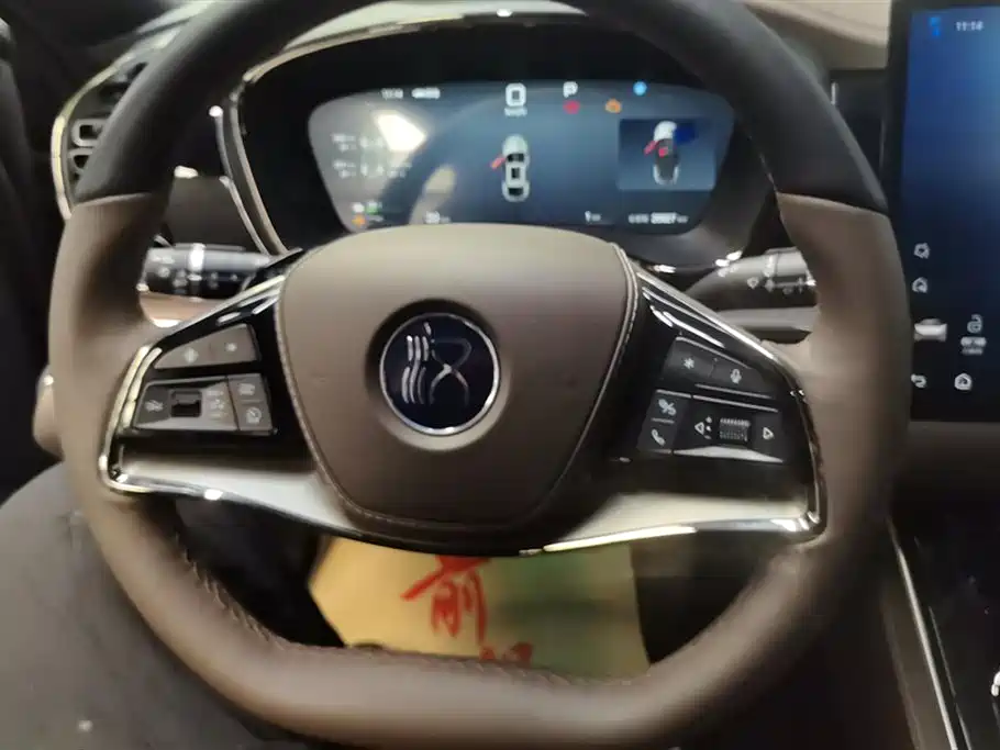 BYD Han 2025 DM-i Smart Driving Edition 125KM Honor фото 15
