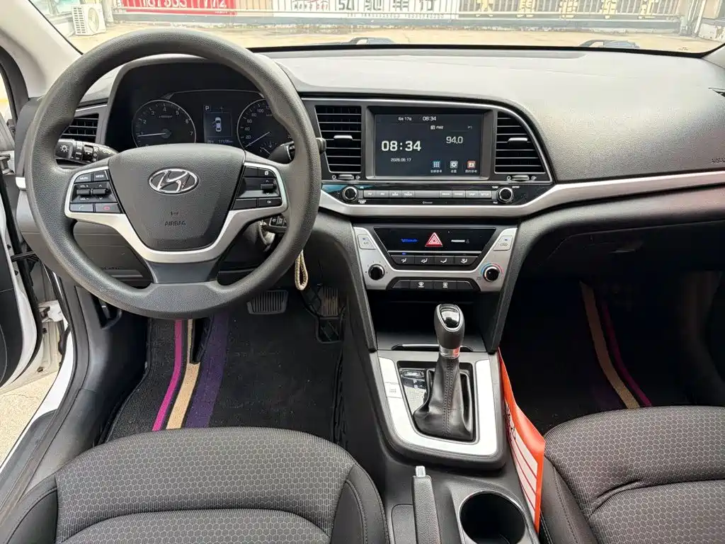 صورة 10 - Hyundai Elantra