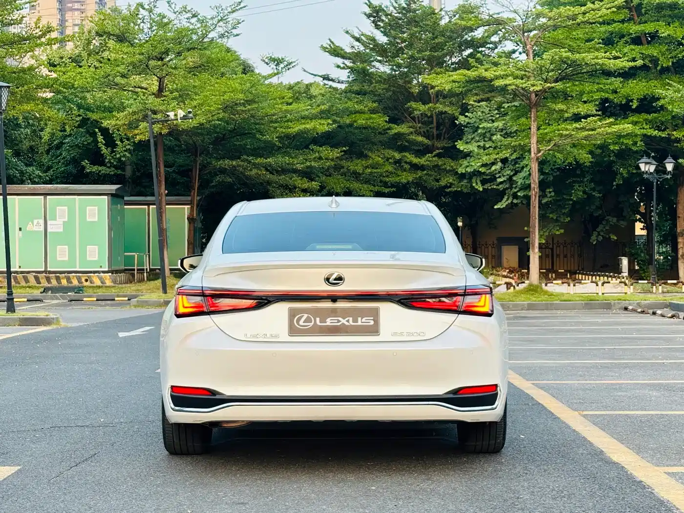 Lexus ES 2026 2025 300h Ultimate Edition