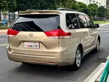 Photo 2 - Toyota Sienna