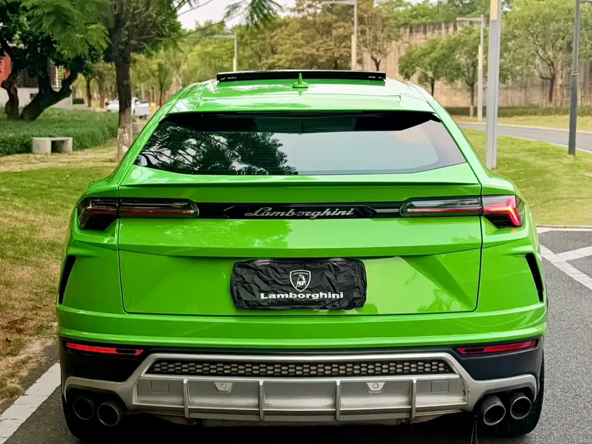 Фото 18 - Lamborghini Urus