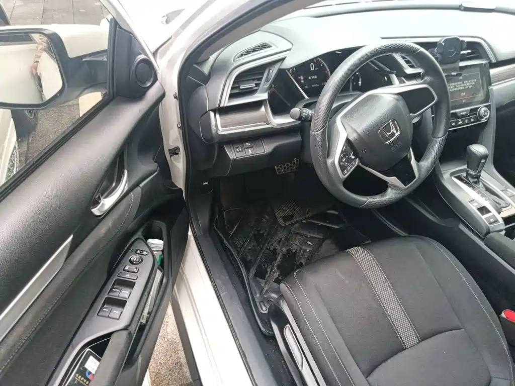 Photo 17 - Honda Civic