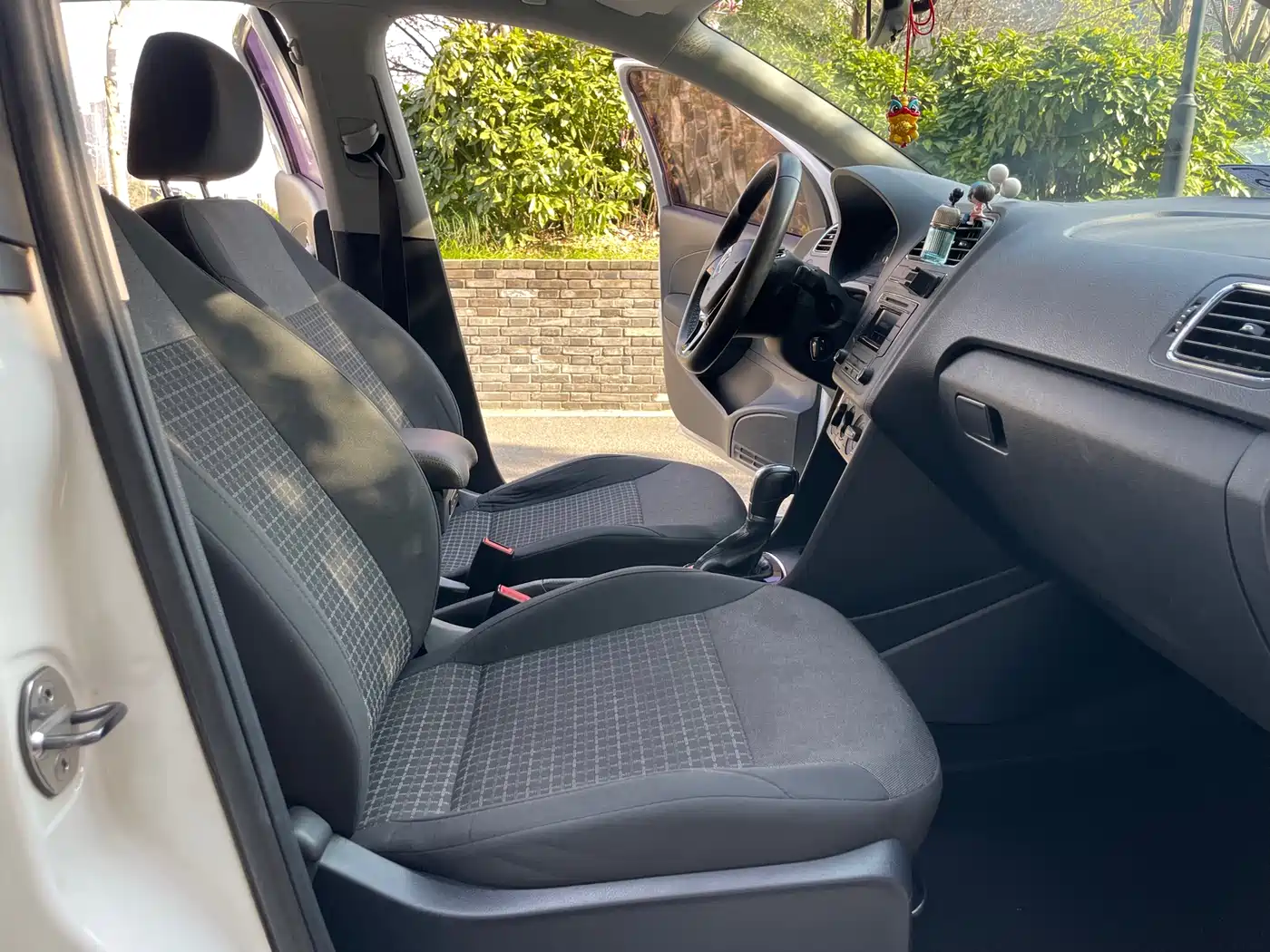 Volkswagen Polo 2016 1.6L Automatic Comfort фото 8