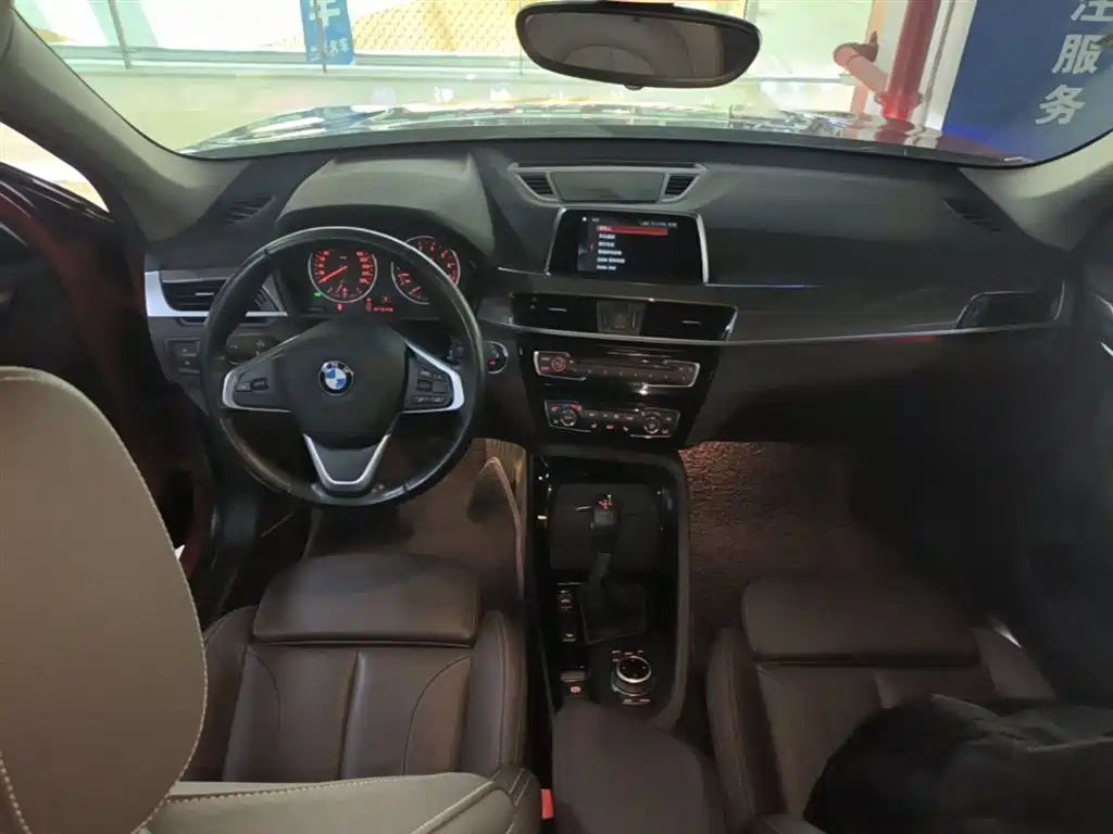 BMW X1 2018 xDrive20Li Premium Model фото 6