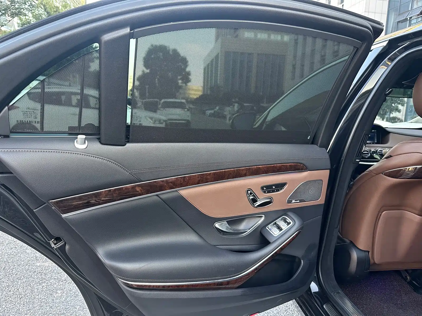Photo 21 - Mercedes-Benz S-Class