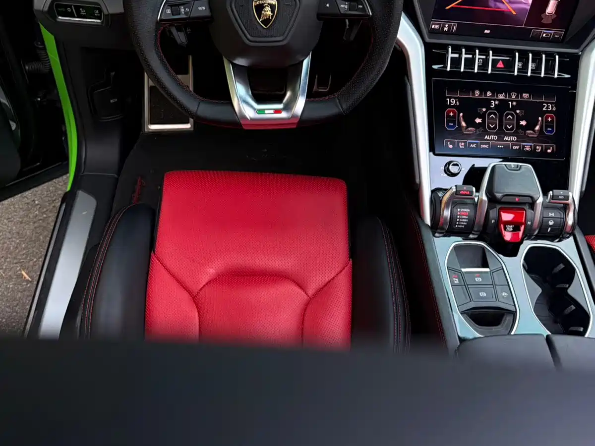 Фото 14 - Lamborghini Urus