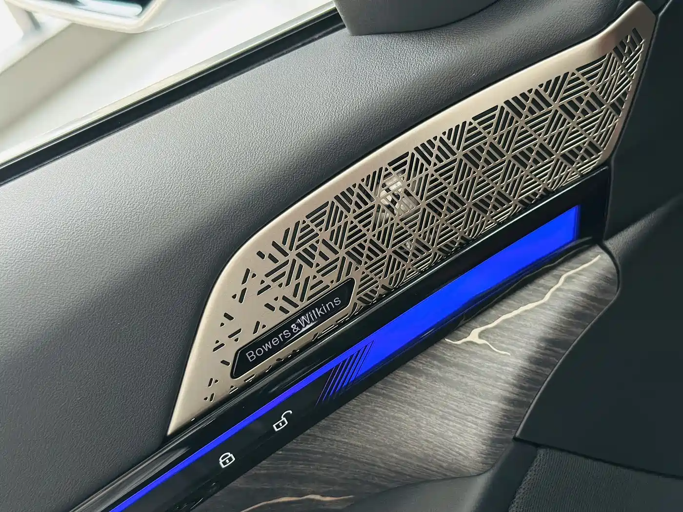 BMW 5 Series 2025 530Li Premium M Sport Package фото 15