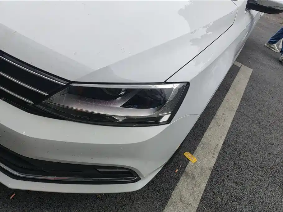 Volkswagen Sagitar 2015 1.6L Automatic Comfort фото 5