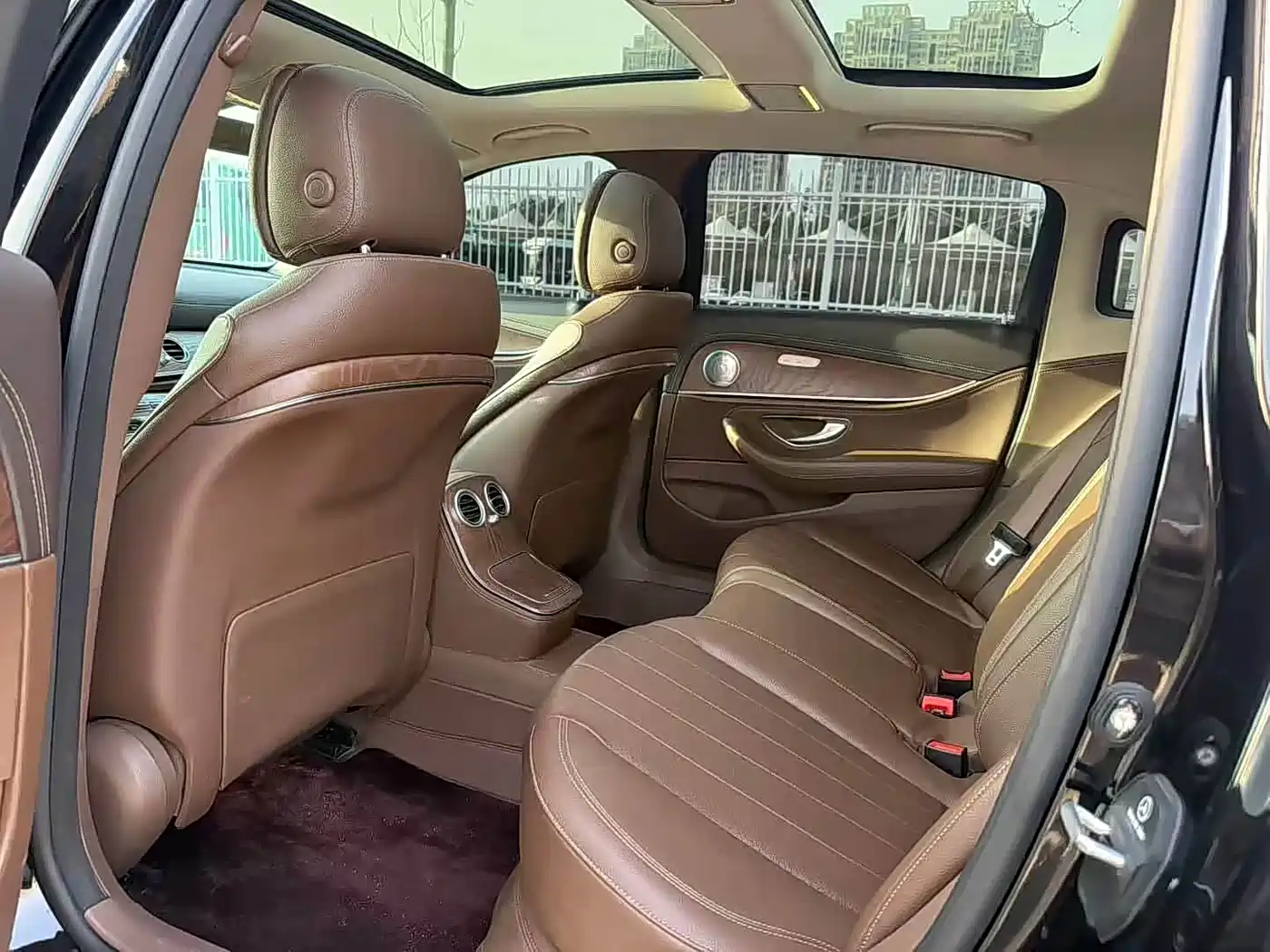 Mercedes-Benz E-Class New Energy 2022 E 350 e L Plug-in Hybrid Sedan фото 14