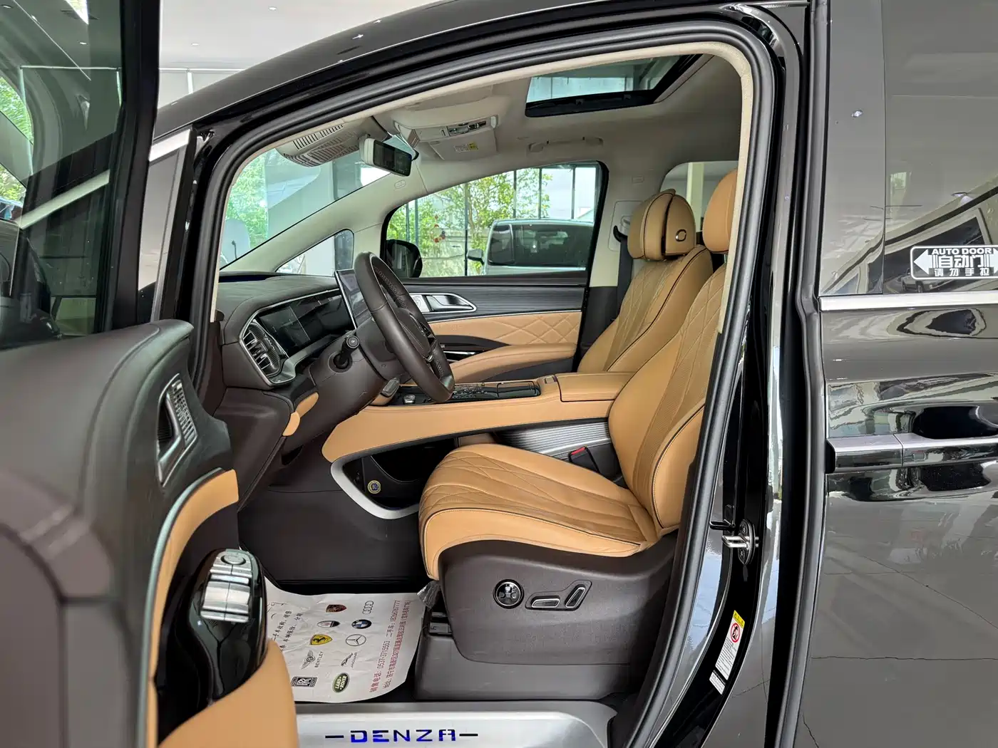 Denza D9 2024 DM-i 980 AWD Flagship фото 3