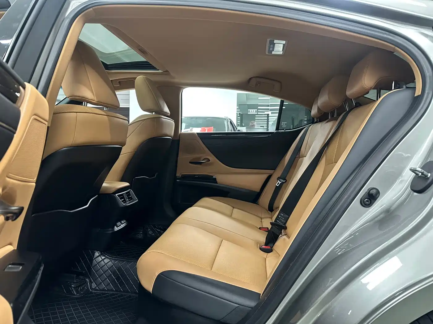 Lexus ES 2021 300h Excellence Edition фото 11