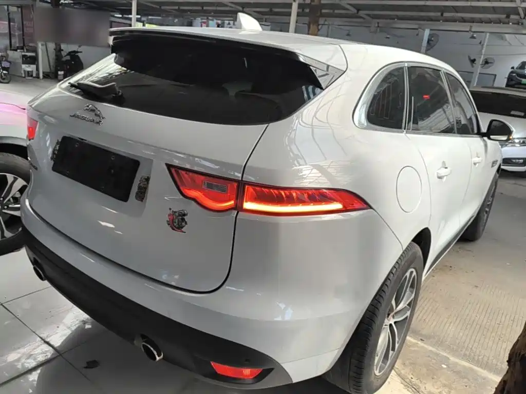 Фото 7 - Jaguar F-PACE