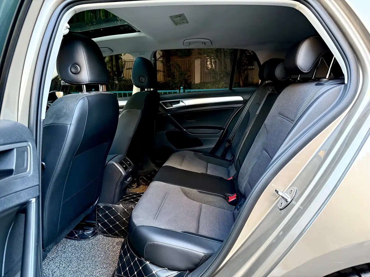 Volkswagen Golf 2020 280TSI DSG Luxury фото 4