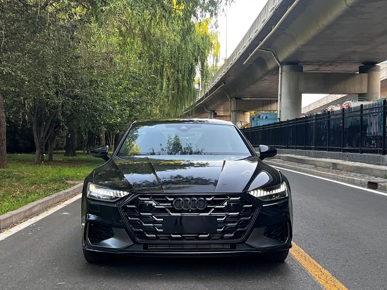 Фото 2 - Audi A7L