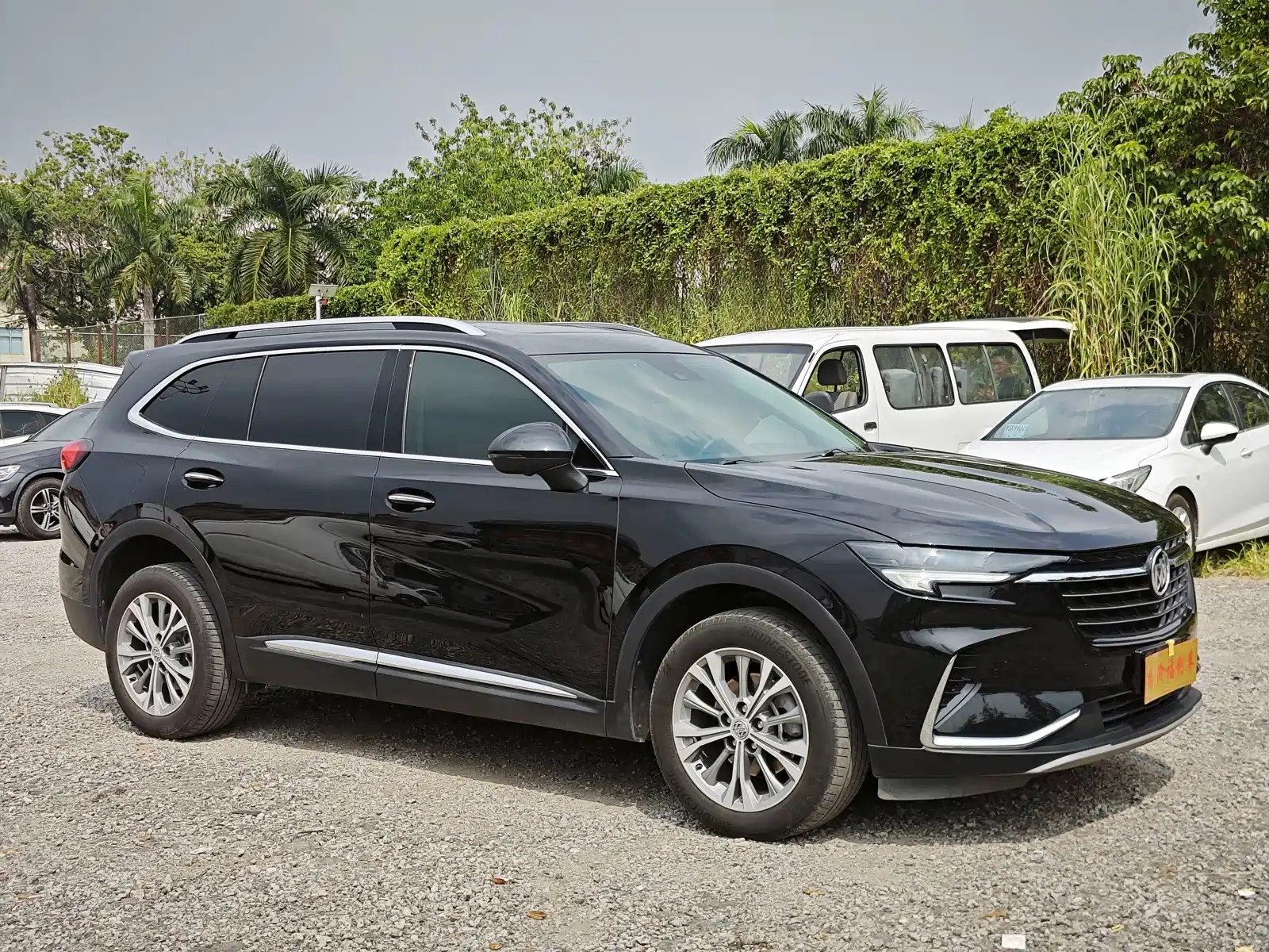 Photo 3 - Buick Envision Plus