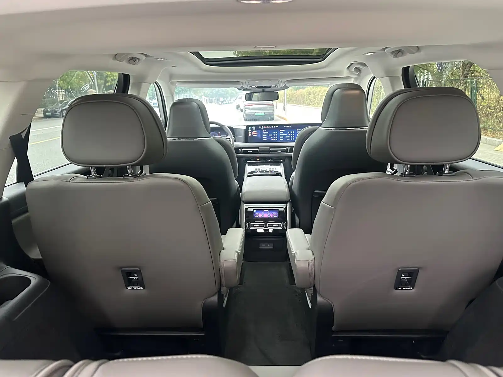 Photo 17 - Lincoln Aviator