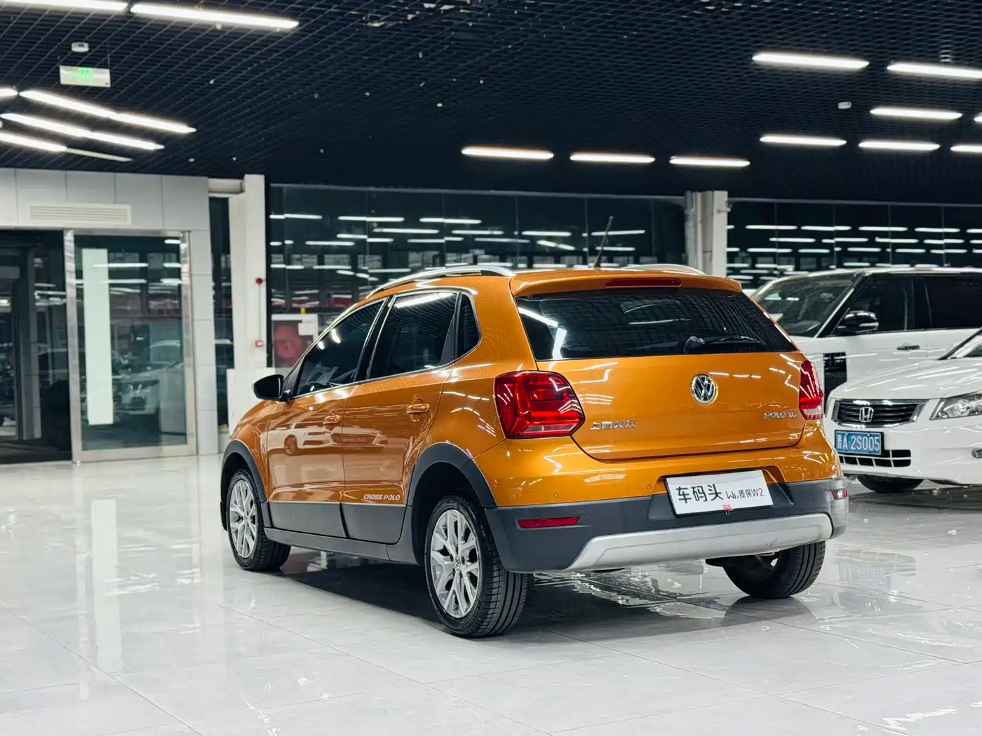 Volkswagen Polo 2014 1.6L Cross Polo Automatic фото 7
