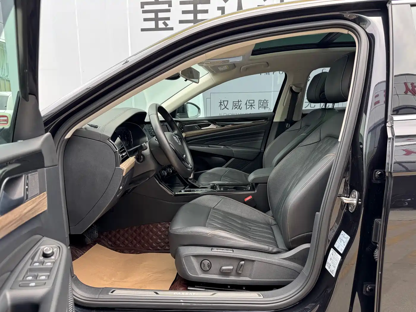 Volkswagen Passat 2019 330TSI Luxury Edition China VI фото 4