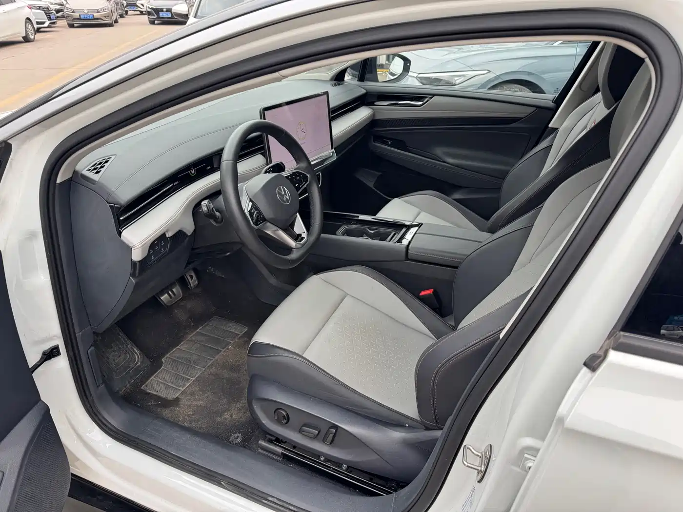 VOLKSWAGEN ID.7 VIZZION