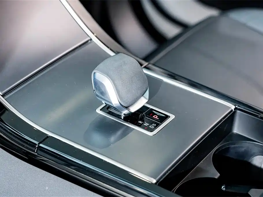 Land Rover Range Rover Velar 2024 Dynamic SE фото 12
