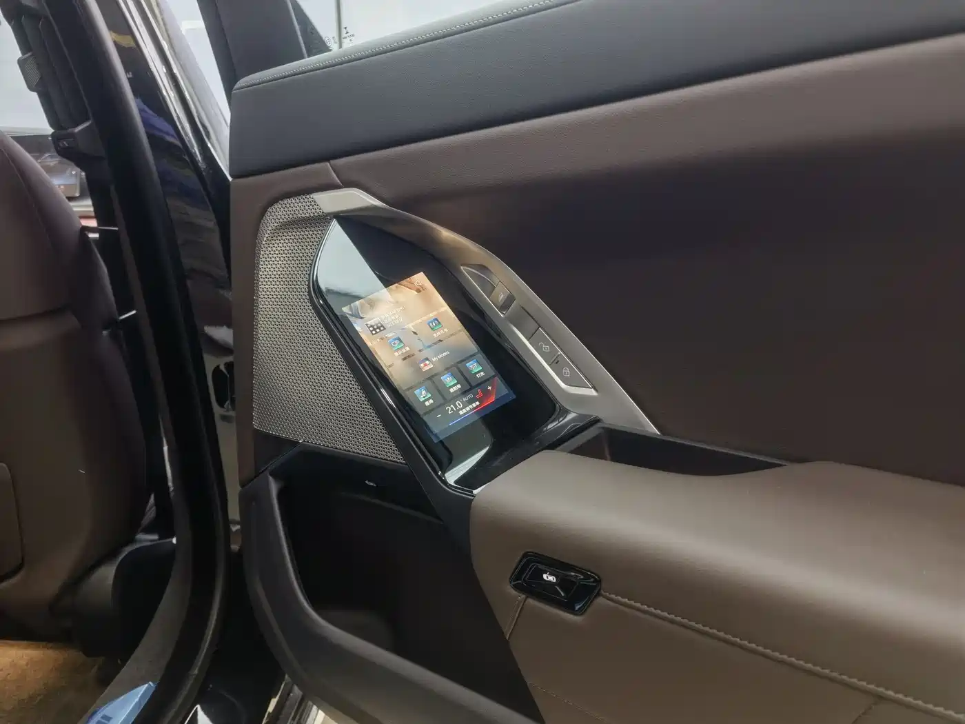 BMW 7 Series 2023 Model 740Li Leading M Sport Package фото 8