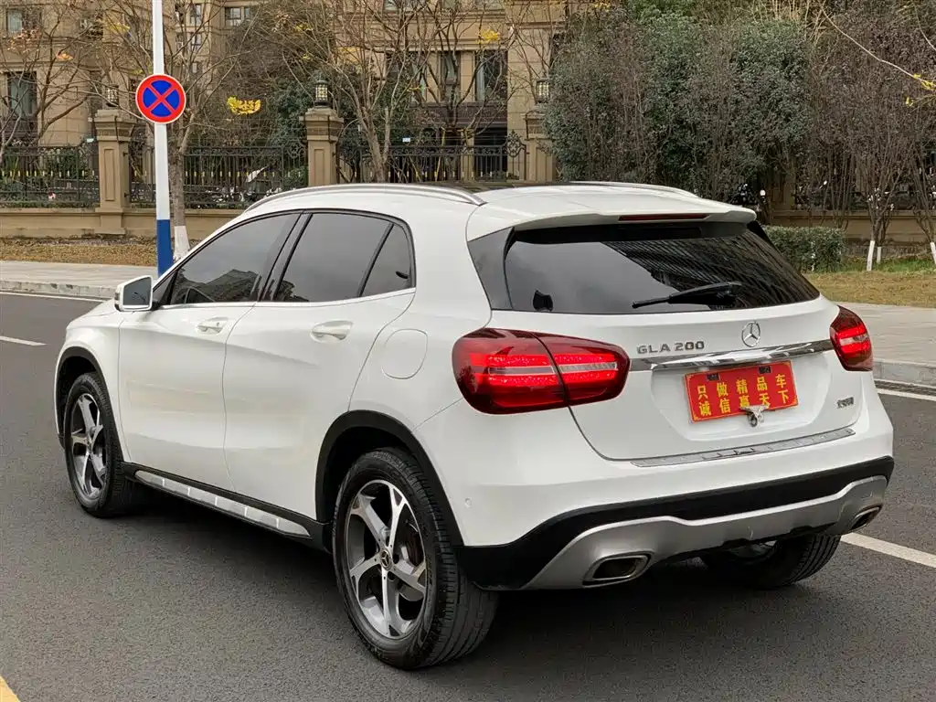 Mercedes-Benz GLA 2018 GLA 200 Dynamic фото 6