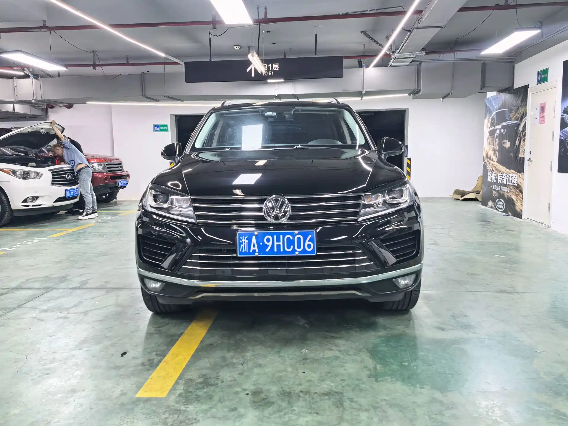 Фото 2 - Volkswagen Touareg