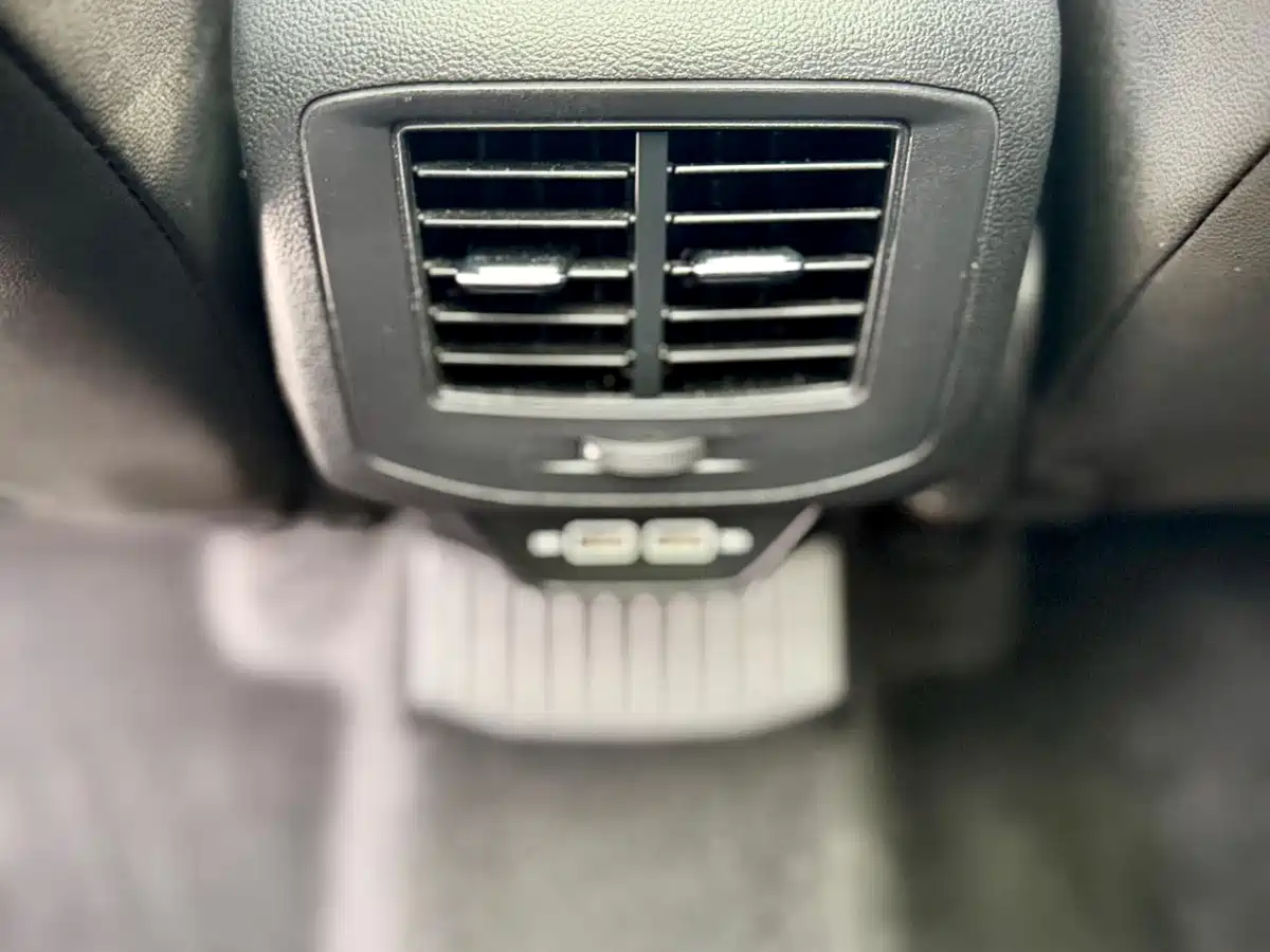 VOLKSWAGEN T-ROC EXPLORING SONGS