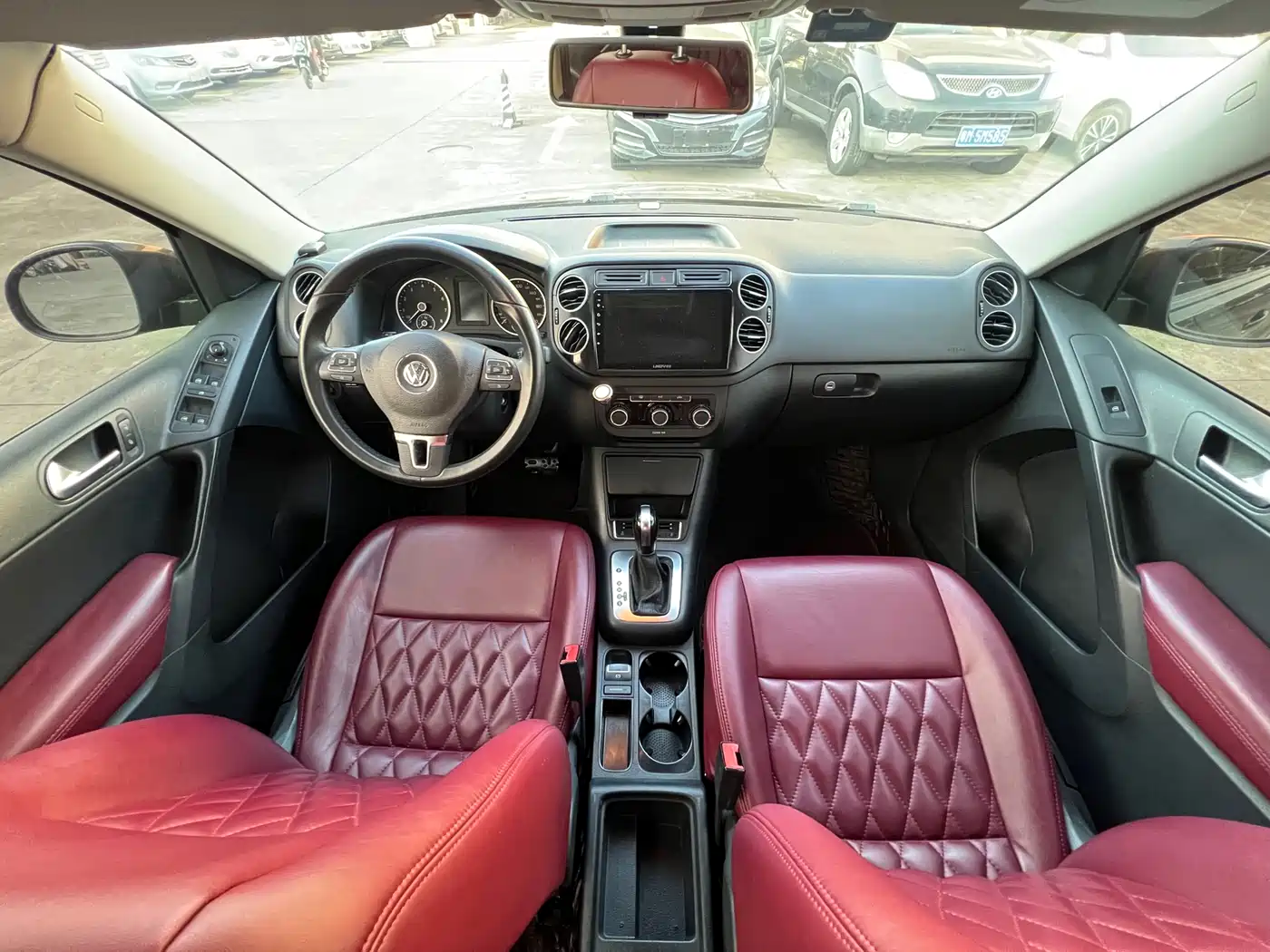 VOLKSWAGEN TIGUAN