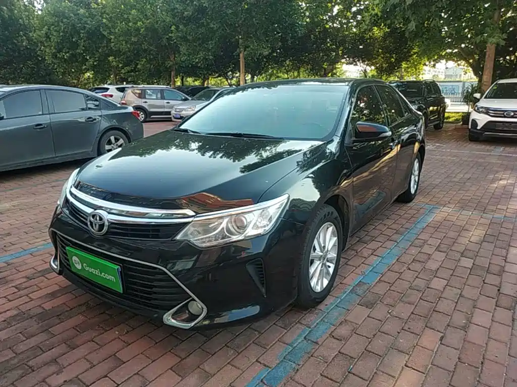 Фото 1 - Toyota Camry