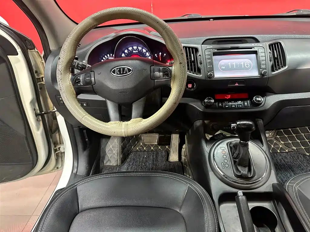 Kia Sportage 2014 2.0L Automatic 2WD GLS фото 9