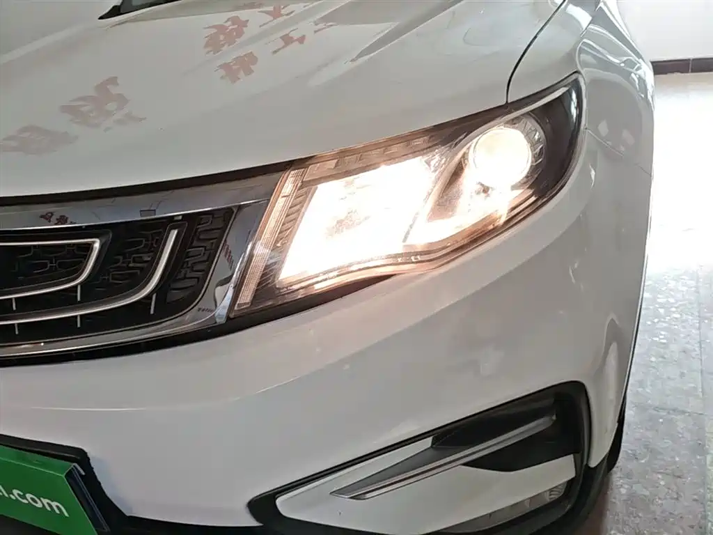 Фото 24 - Geely Atlas