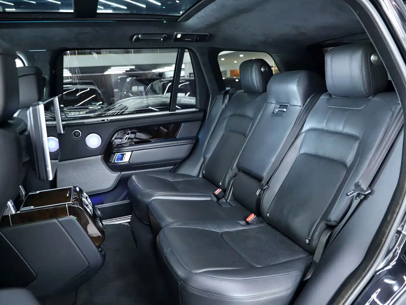 Land Rover Range Rover 2020 3.0 L6 Heritage Extended Edition фото 6