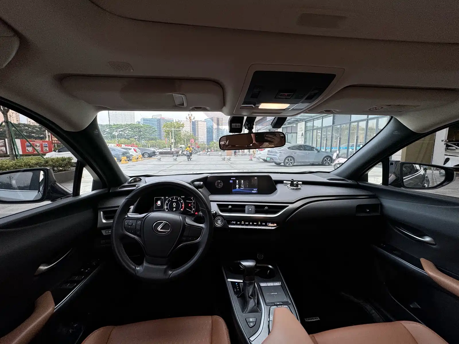 Photo 9 - Lexus UX
