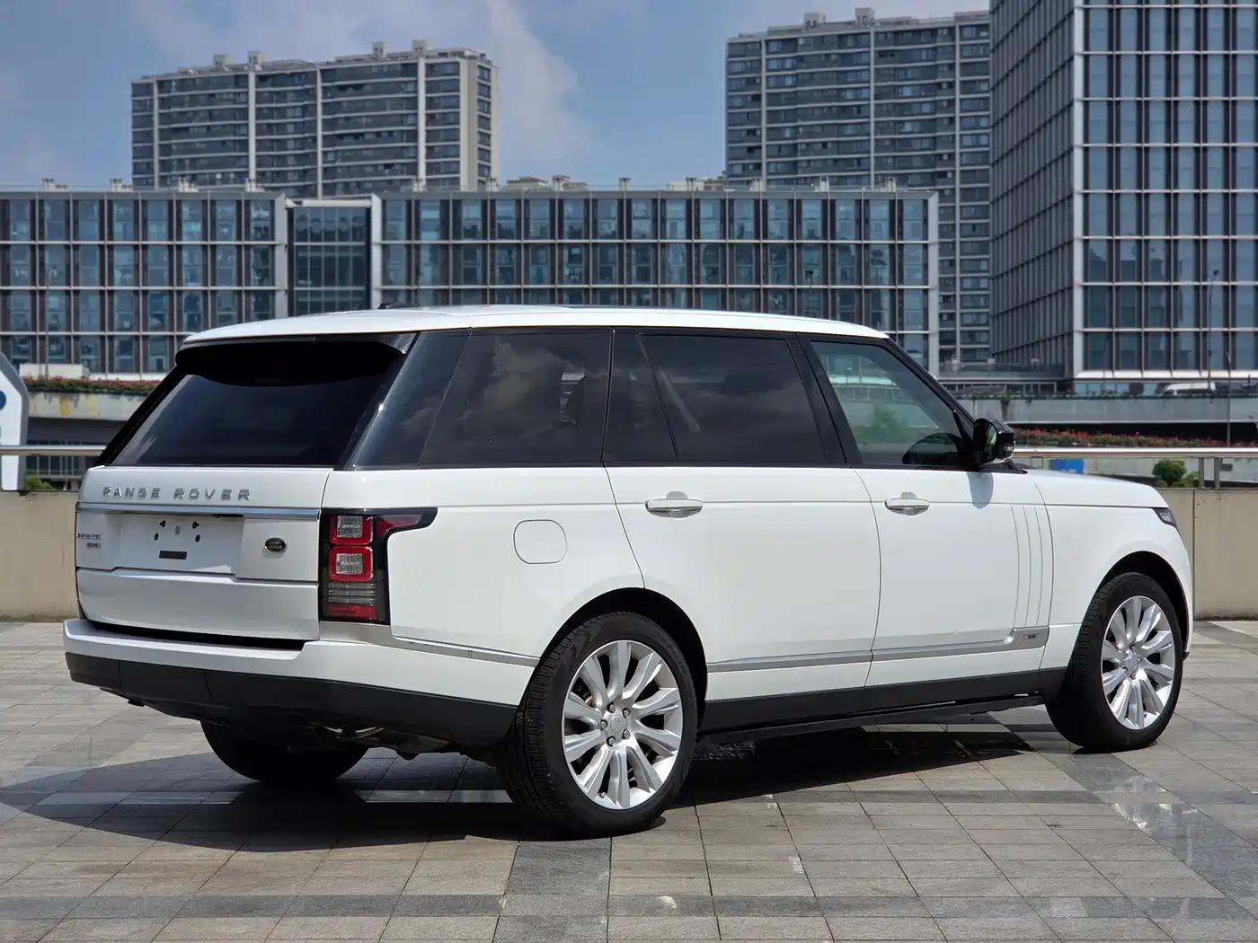 Land Rover Range Rover 2015 3.0 SC V6 Vogue SE Genesis Extended Edition фото 6