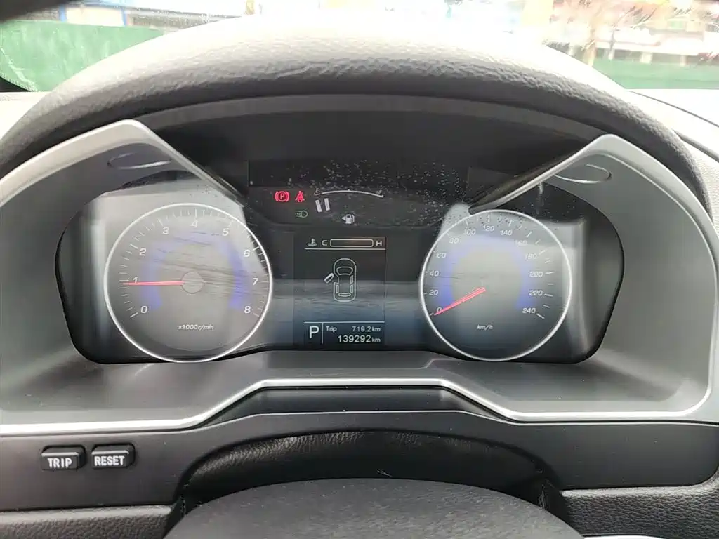 Фото 12 - Geely Emgrand