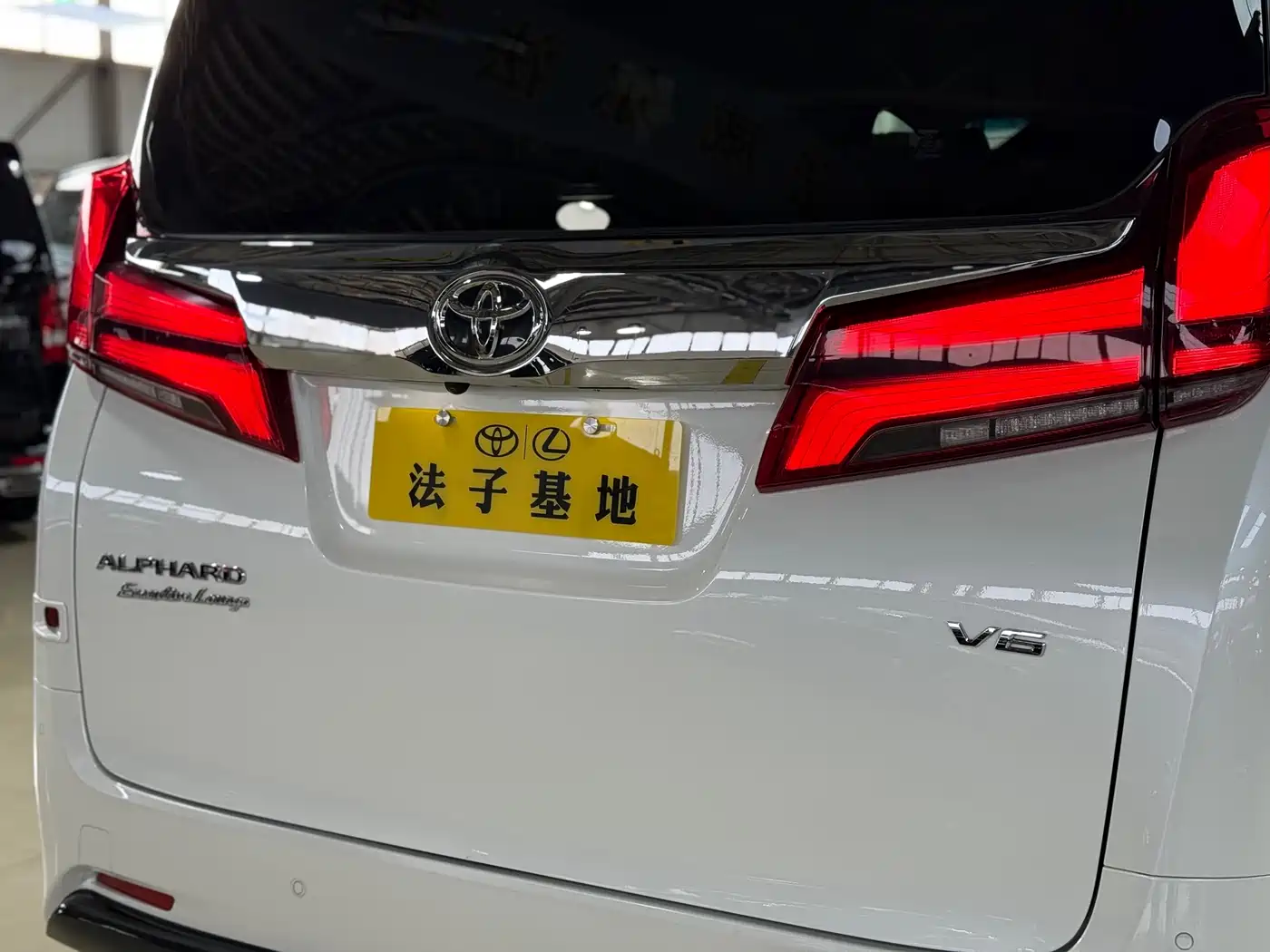 Toyota Alphard 2018 Facelift 3.5L Premium Edition фото 25