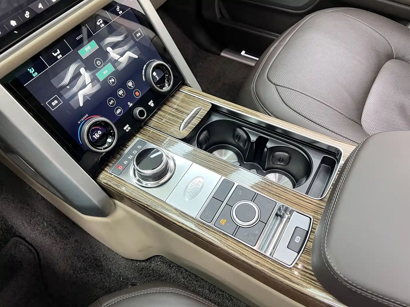 Land Rover Range Rover 2018 3.0 SC V6 Vogue Heritage Extended Edition фото 24