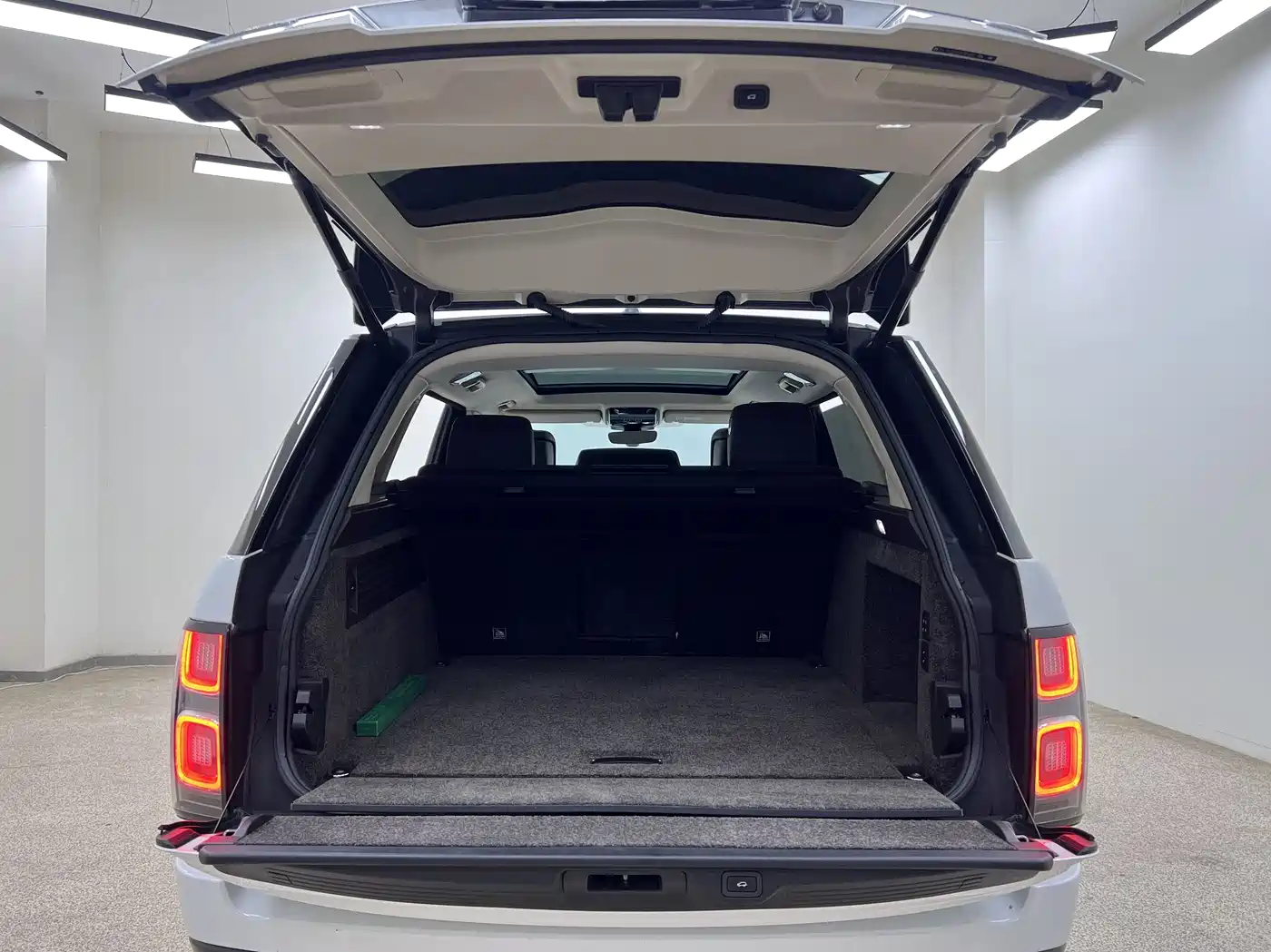 Land Rover Range Rover 2018 3.0 SC V6 Vogue Heritage Extended Edition фото 40