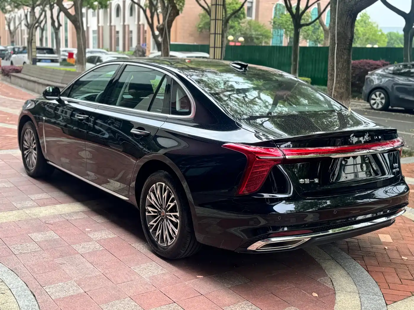 Hongqi H5 2025 1.5T DCT Flag Rhythm 500,000 Units Memorial Edition фото 10