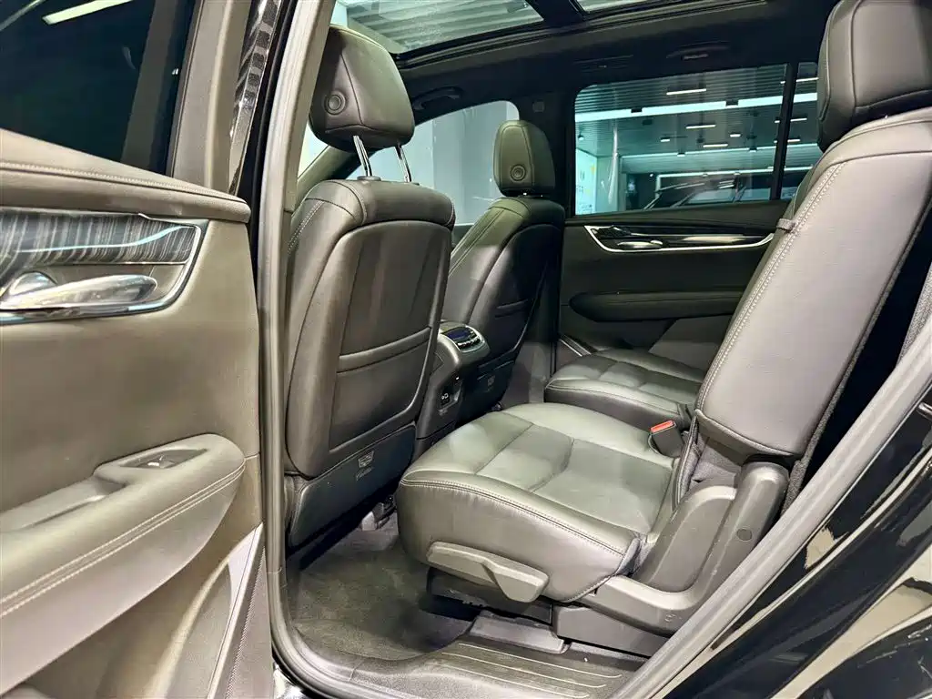 CADILLAC XT6