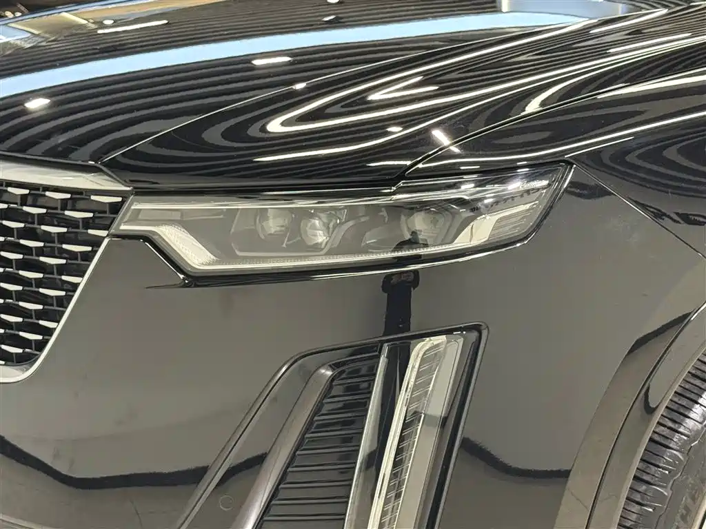 CADILLAC XT6