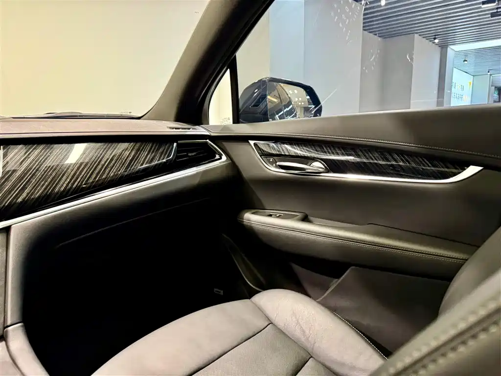 Cadillac XT6 2022 2.0T 6-Seater 4WD Luxury Edition фото 24