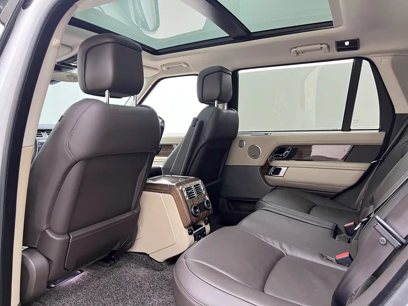 Land Rover Range Rover 2018 3.0 SC V6 Vogue Heritage Extended Edition фото 18