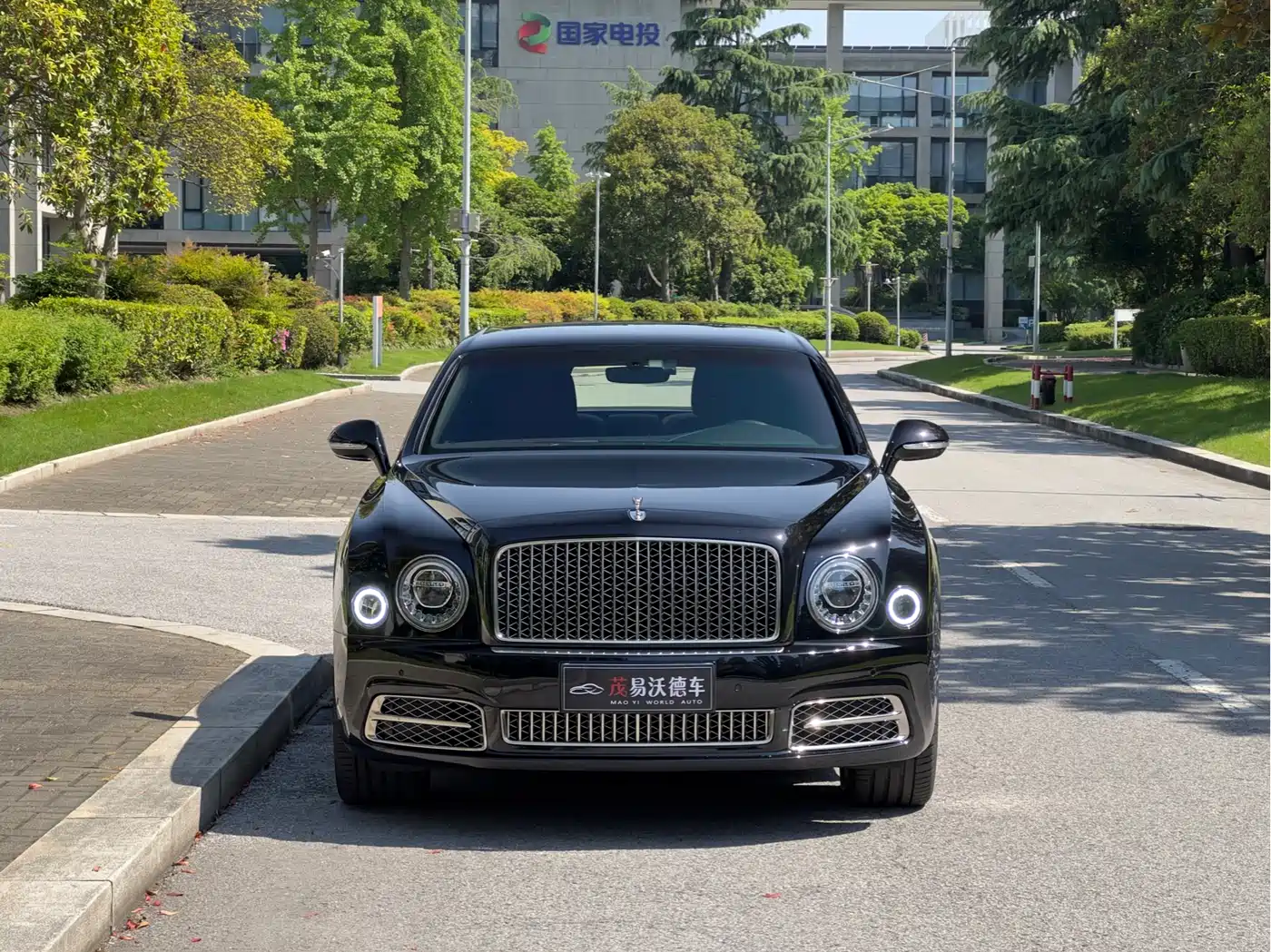 Bentley Mulsanne 2017 6.8T Long Wheelbase фото 2