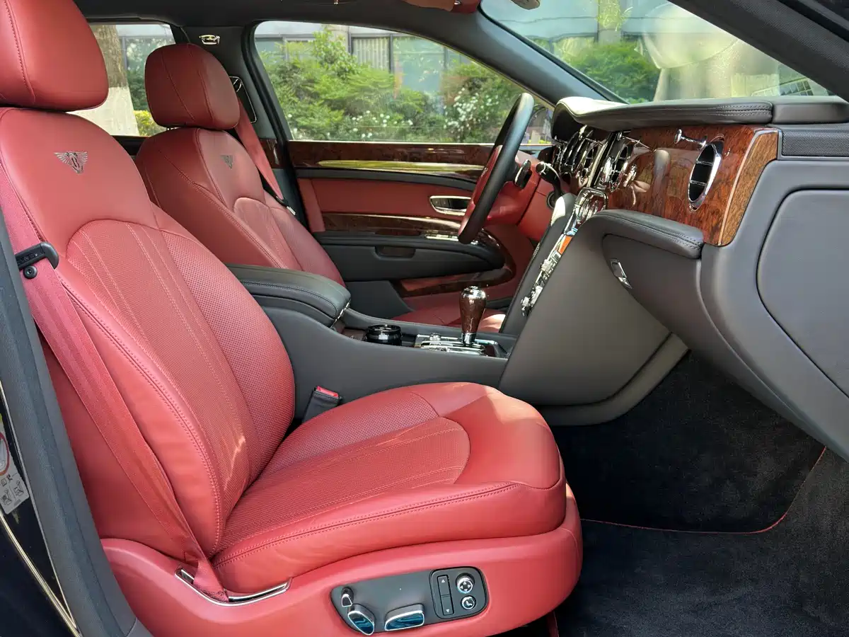 Bentley Mulsanne 2017 6.8T Long Wheelbase фото 13