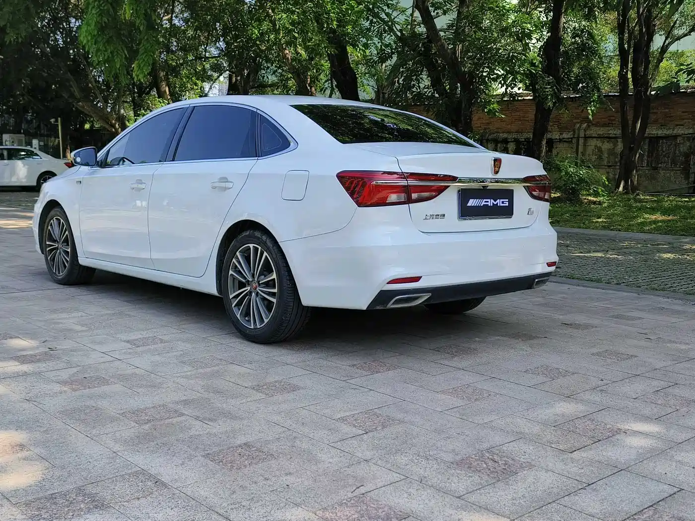 Roewe i6 2020 2020 PLUS 1.6L CVT 4G Connected Glory Holographic Edition