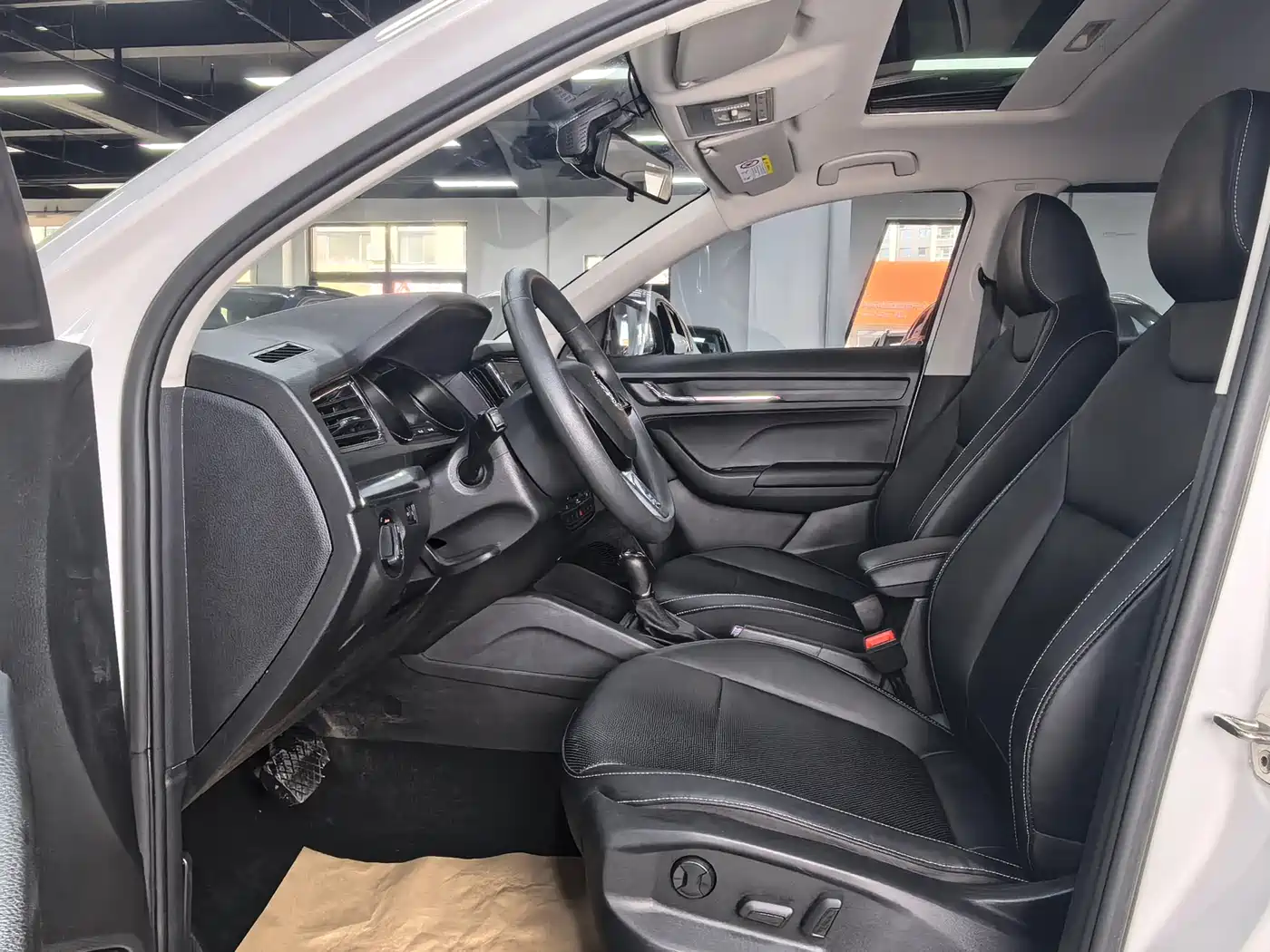 Škoda Kamiq 2022 1.5L Automatic Comfort Edition фото 8