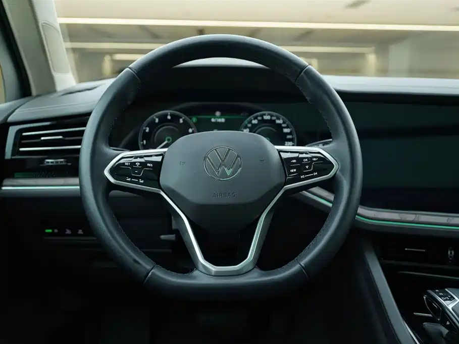 Volkswagen Touareg 2021 3.0TSI R-Line Classic Sport Package фото 9